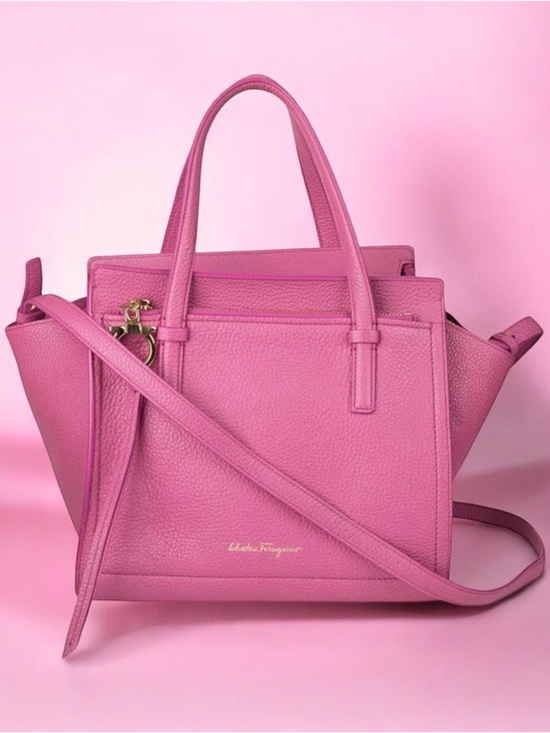 Salvatore Ferragamo Handbags - 💖 Ferragamo Small Leather Amy Crossbody / Tote 💖